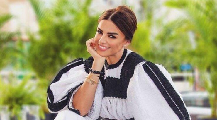 Πιο sexy από ποτέ η Ramona Filip Τορναρίτη μπήκε στην κουζίνα του σπιτιού για να ετοιμάσει το γεύμα της ημέρας