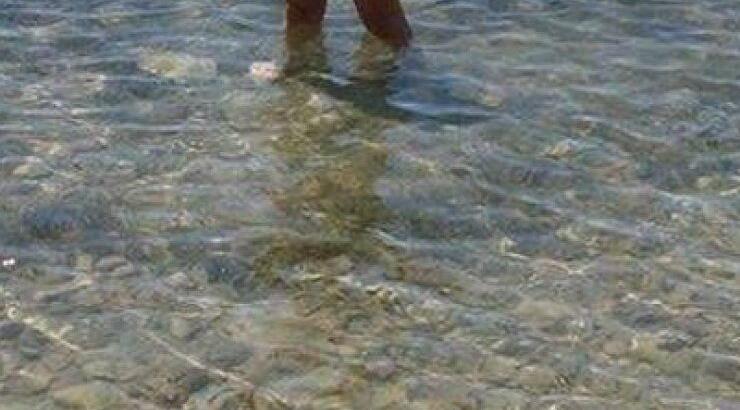 Ελληνίδα τραγουδίστρια έβαλε στήθος και το πιάνει μη της φύγει… [εικόνες]