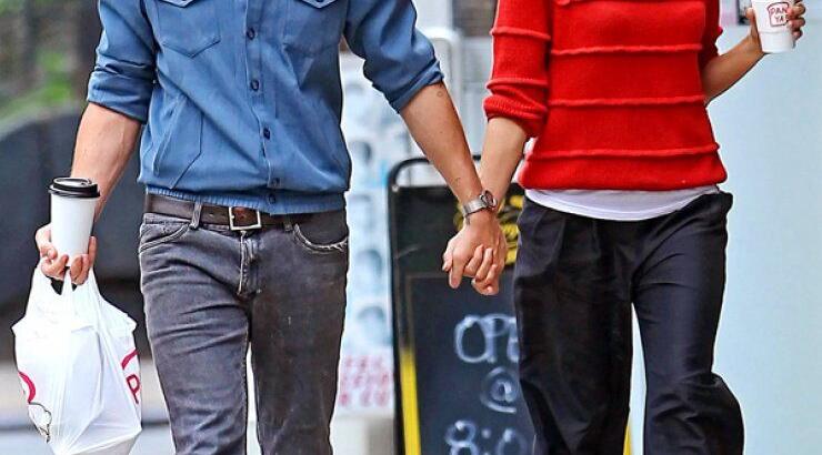 Επώνυμο ζευγάρι μένει μαζί συμβατικά