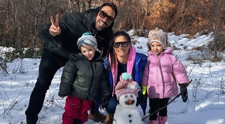 Τανιμανίδης – Μπόμπα: Το roadtrip σε μαγευτικούς προορισμούς με τις δίδυμες κόρες τους 