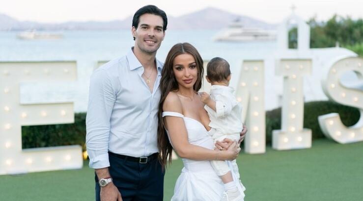 Ελένη Φουρέιρα: Δημοσίευσε το επίσημο φωτογραφικό άλμπουμ της βάφτισης του γιου της, Ερμή [εικόνες & βίντεο]