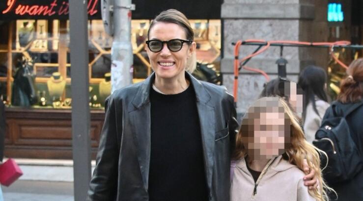 Βίκυ Καγιά: Βόλτα στο κέντρο της Αθήνας με την 11 χρονη κόρη της, Μπιάνκα [εικόνες]