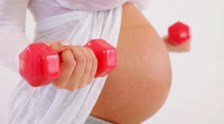 Έγκυος σε φόρμα με Pilates