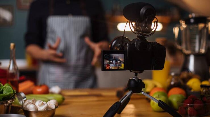 Πασίγνωστος τηλεοπτικός chef συνελήφθη για χρέη 350.000 στο Δημόσιο [βίντεο]