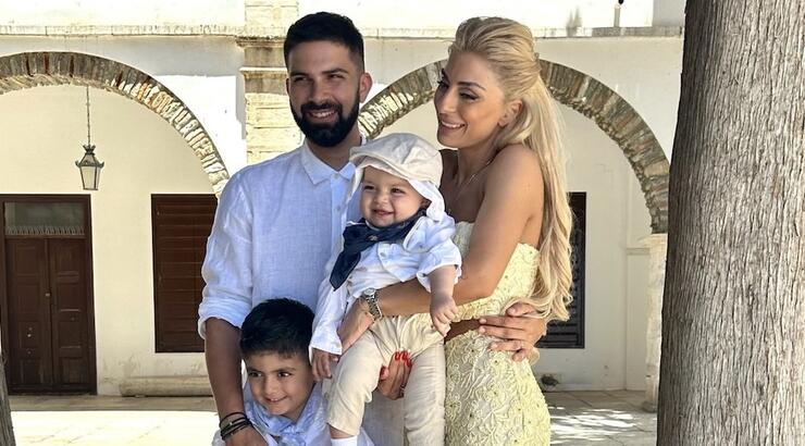 Ανδρέας Λέοντας-Χριστίνα Κονναρή: Βάφτισαν τον 2ο γιο τους στην Παναγία της Τήνου