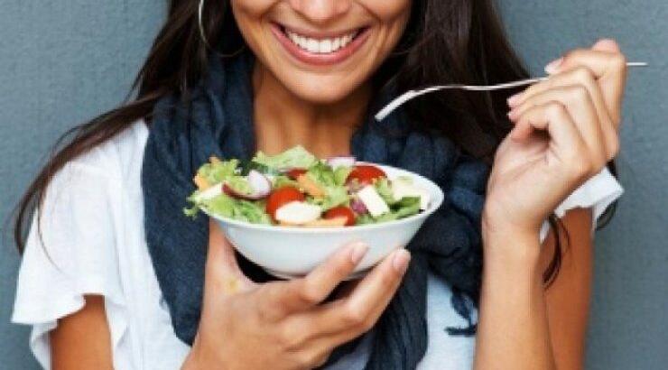 4 snacks που θα φας το βράδυ και θα σε κρατήσουν αδύνατη 