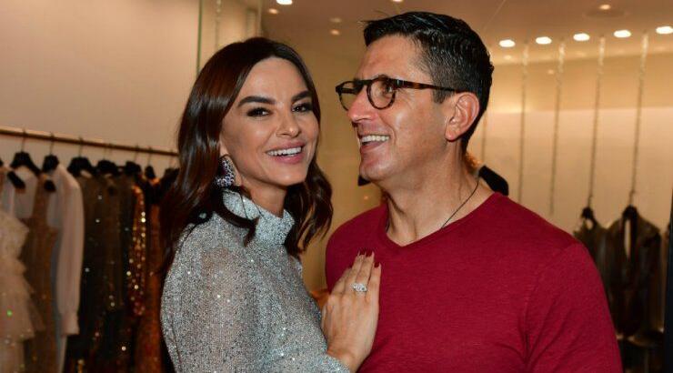 Στολίστηκε και το πανύψηλο χριστουγεννιάτικο δέντρο στην οικεία του Χριστόφορου Τορναρίτη και της Ramona Filip Τορναρίτη στη Λευκωσία 