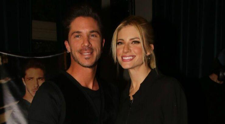 Η νέα φωτογραφία του Νίκου Οικονομόπουλου αγκαλιά με την Ευαγγελία Αραβανή που κυκλοφορεί στα social media 