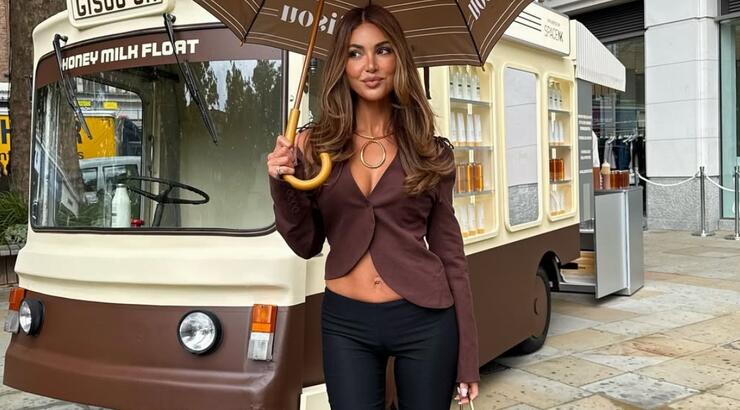 Η Negin Mirsalehi με το ίσως μεγαλύτερο nail trend για αυτή την σεζόν