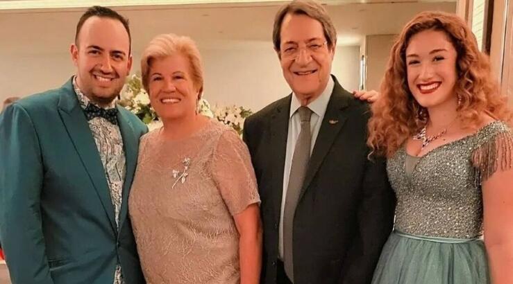 Μαυρίκιος Μαυρικίου: Η πρόσκληση για τη βάφτιση της κόρης του στους νονούς του, Νίκο και Άντρη Αναστασιάδη [βίντεο]