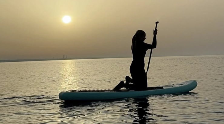 Kύπρια παρουσιάστρια: Ροζ γενέθλια τούρτα στον σύντροφο της για τον ερχομό της κόρης τους [εικόνα]