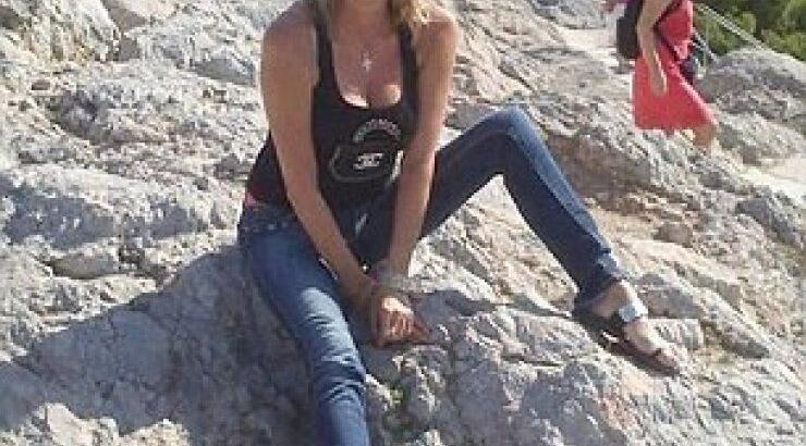 49χρονη Βρετανή βγήκε στο eBay και ψάχνει Ελληνα για σχέση [εικόνες]