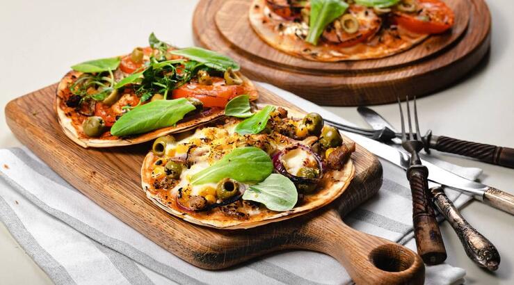 Πώς να φτιάξεις home made πίτσα με βάση την τορτίγια 