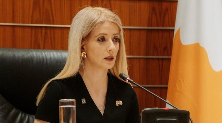 Αννίτα Δημητρίου: Την πετύχαμε με τη βαφτιστήρα της για σχολικά ψώνια [εικόνες]