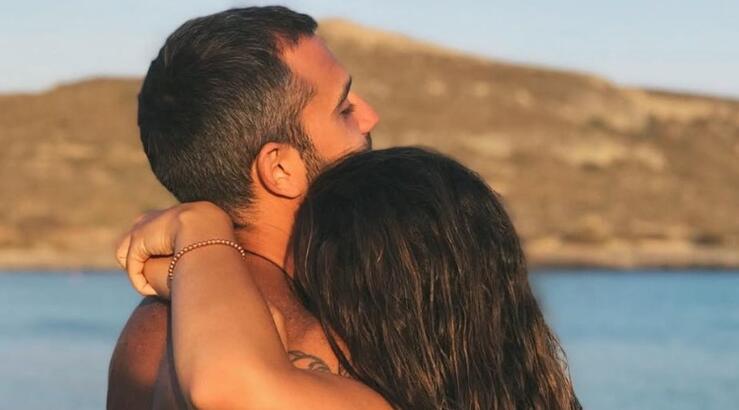 Επώνυμος Έλληνας θα γίνει για δεύτερη φορά μπαμπάς: Οι τρυφερές εικόνες με την εγκυμονούσα σύζυγο του