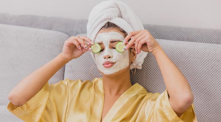 Sun burn: Η DIY μάσκα προσώπου που καταπραΰνει το δέρμα σου με φυσικό τρόπο