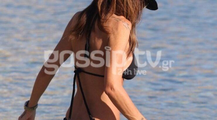 Sexy Ελληνίδα στα 44 της αναστατώνει τη Μύκονο