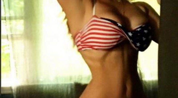 Είναι Ελληνίδα τραγουδίστρια χωρίς φίλτρα λίγους μήνες μετά την γέννα της