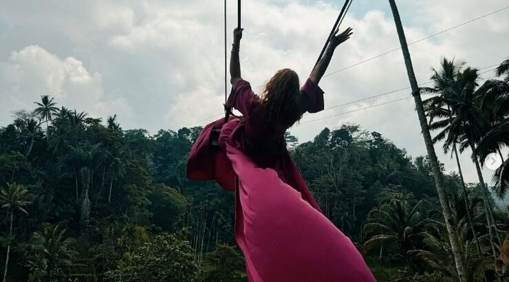 Eλληνίδα παρουσιάστρια θα κινηθεί νομικά εναντίον του πασίγνωστου τραγουδιστή για τα υβριστικά μηνύματα του