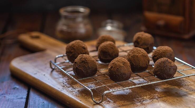 Πώς να φτιάξεις σοκολατένιες τρούφες