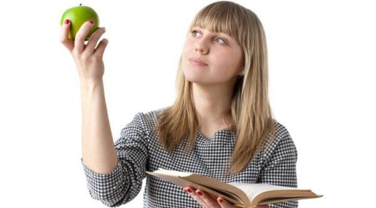 3 βραδινές συνήθειες που διευκολύνουν το αδυνάτισμα  