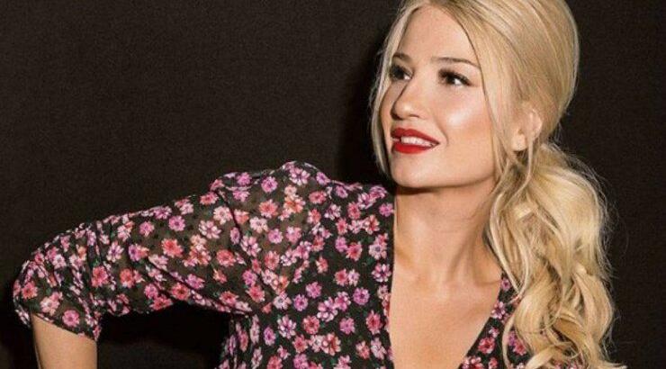 Επώνυμη Ελληνίδα για τη Φαίη Σκορδά: “Γυρνάω το κεφάλι όταν τη βλέπω” [βίντεο]