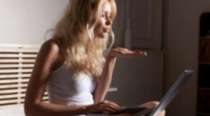 Mικρά μυστικά για να είσαι πάντα ποθητή ακόμα και αν μένετε μαζί