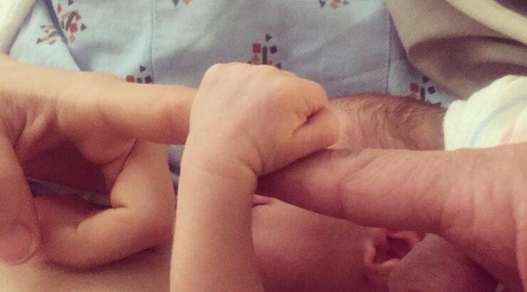 Έγινε μαμά και το έκανε γνωστό με την πιο τρυφερή φωτογραφία!