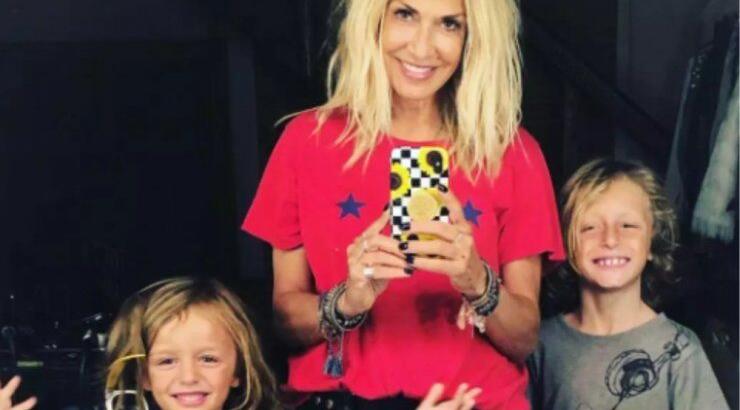 Άννα Βίσση: Η απίθανη αντίδραση του εγγονού της όταν αντίκρισε την γιαγιά του σε αφίσα [εικόνα & βίντεο]