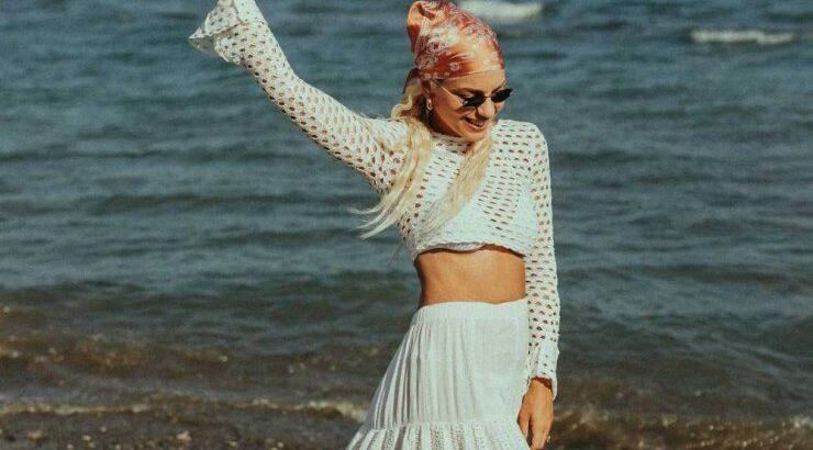 Άντρη Καραντώνη: Ποζάρει με λευκό μπικίνι χωρίς φίλτρα και ρετούς [εικόνες]