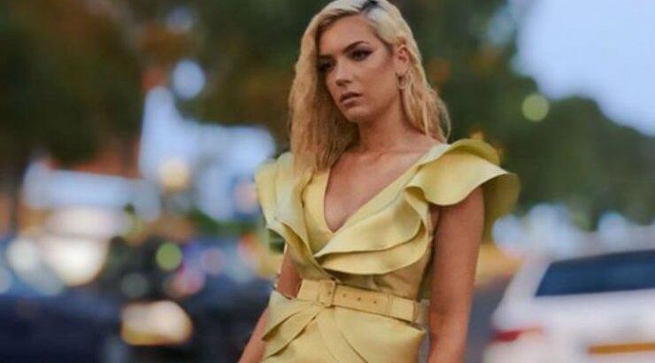 Άντρη Καραντώνη: Ποζάρει με λευκό μπικίνι και λατρέψαμε το beachy look της!