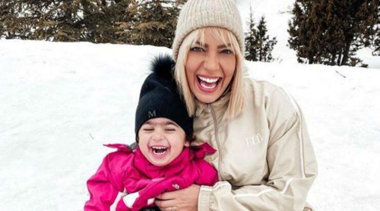 Άντρη Καραντώνη: Μας έδειξε τη μικρή Αργυρώ στο έλκηθρο και τη λατρέψαμε! [εικόνες & βίντεο]