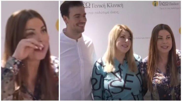 Με δάκρυα στα μάτια η Άντζελα Δημητρίου συνοδεύοντας την κόρη της που πήρε εξιτήριο από το μαιευτήριο