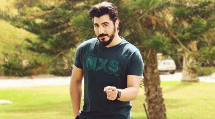 Paparazzi: Χάρης Αριστείδου: Με τη σύντροφό του στην παραλία