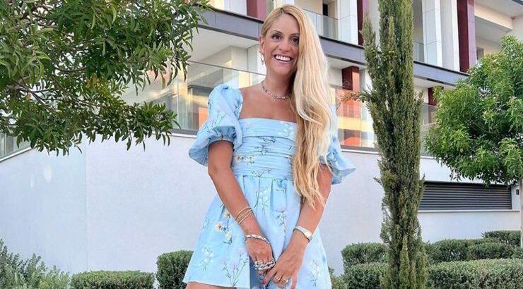 H πλεξούδα-στεφάνι που έκανε η Έλενα Αποστόλου είναι ιδανική για τις διακοπές σου