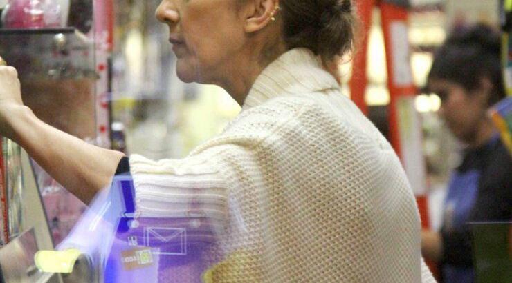 Η Celine Dion σε κατάστημα παιχνιδιών 