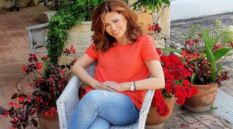 Μιμή Ντενίση: Δείτε την εντυπωσιακή πισίνα στο εξοχικό της! [εικόνα]