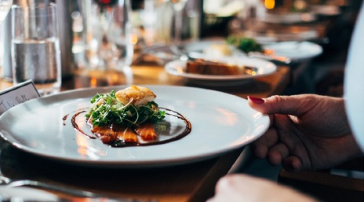 Τι ώρα πρέπει να τρώτε βραδινό αν θέλετε να αδυνατίσετε