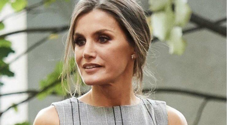 Βασίλισσα Letizia: Tο κομψό top της είναι Zara και κοστίζει μόλις 30 ευρώ