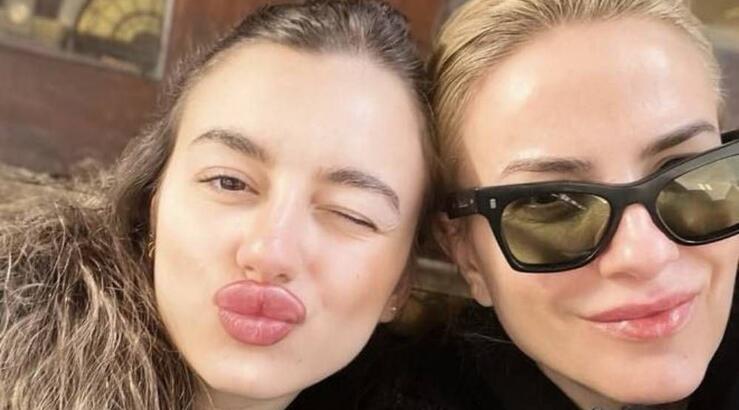 Έφη Παπαϊωάννου: Η ασορτί casual εμφάνιση με τη φοιτήτρια κόρη της στο Λονδίνο [εικόνα]