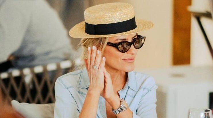 Έφη Παπαϊωάννου: Στην πισίνα με τον γιο της Κωνσταντίνο [εικόνα]