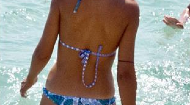 Η σέξι πίσω όψη επώνυμης Ελληνίδας!