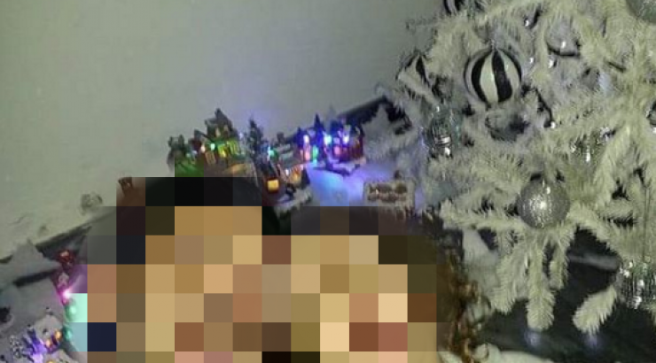 Κύπριος ποδοσφαιριστής με την κόρη του δίπλα στο χριστουγεννιάτικο δέντρο!