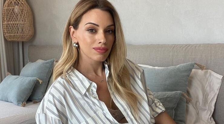 Εβελίνα Κυράστα: Σας δείχνει την πιο hot τάση στα παπούτσια για το καλοκαίρι