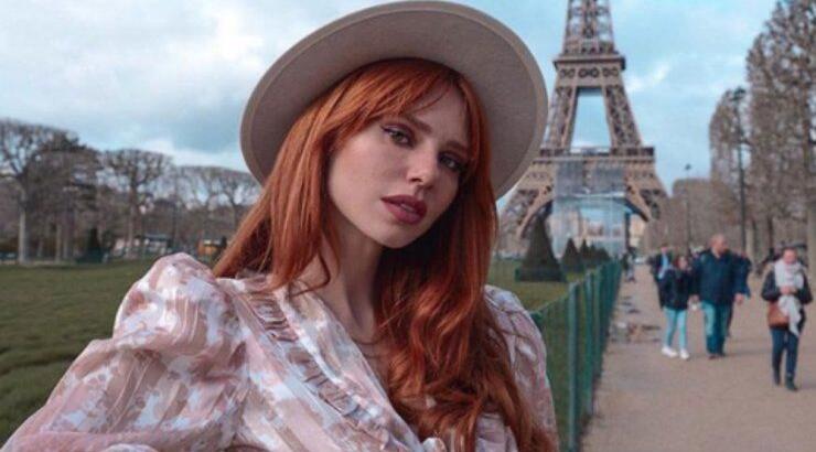 Έβελυν Καζαντζόγλου: Μας έβαλε στο υπέροχο υπνοδωμάτιο της [εικόνα]