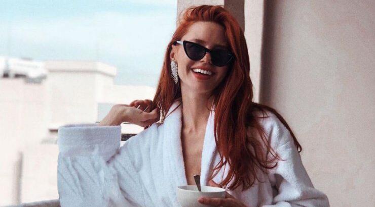 Έβελυν Καζαντζόγλου: Απογείωσε το stay-home outfit ποζάροντας με τον πιο ανατρεπτικό τρόπο! [εικόνα]