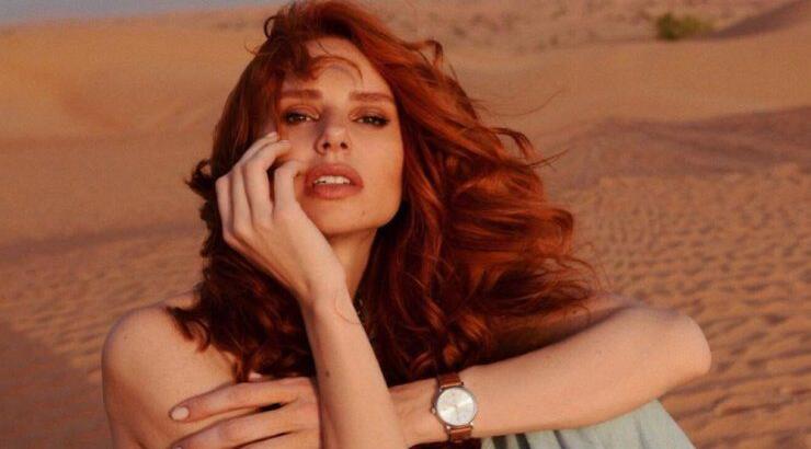 Μάθαμε πόσα κοστίζει η mini τσάντα της Έβελυν Καζαντζόγλου 