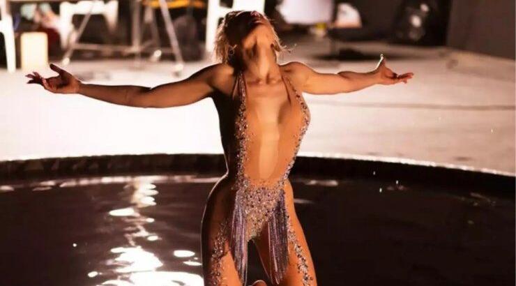 Έλενα Τσαγκρινού: Οι δημιουργίες Celia Kritharioti που φοράει στο videoclip του "Εl Diablo" 