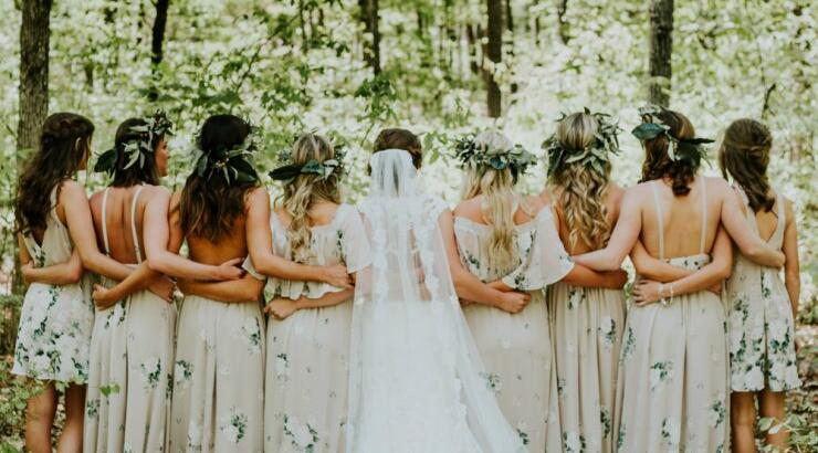 Αυτό είναι το trend για τις κουμπάρες σε γάμους για το 2017!