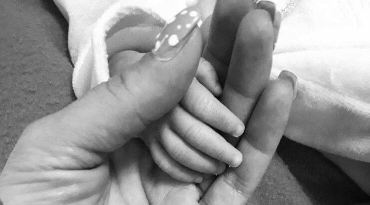 Γνωστή Ελληνίδα πήρε διαζύγιο ένα μήνα μετά τη γέννηση της κόρης της